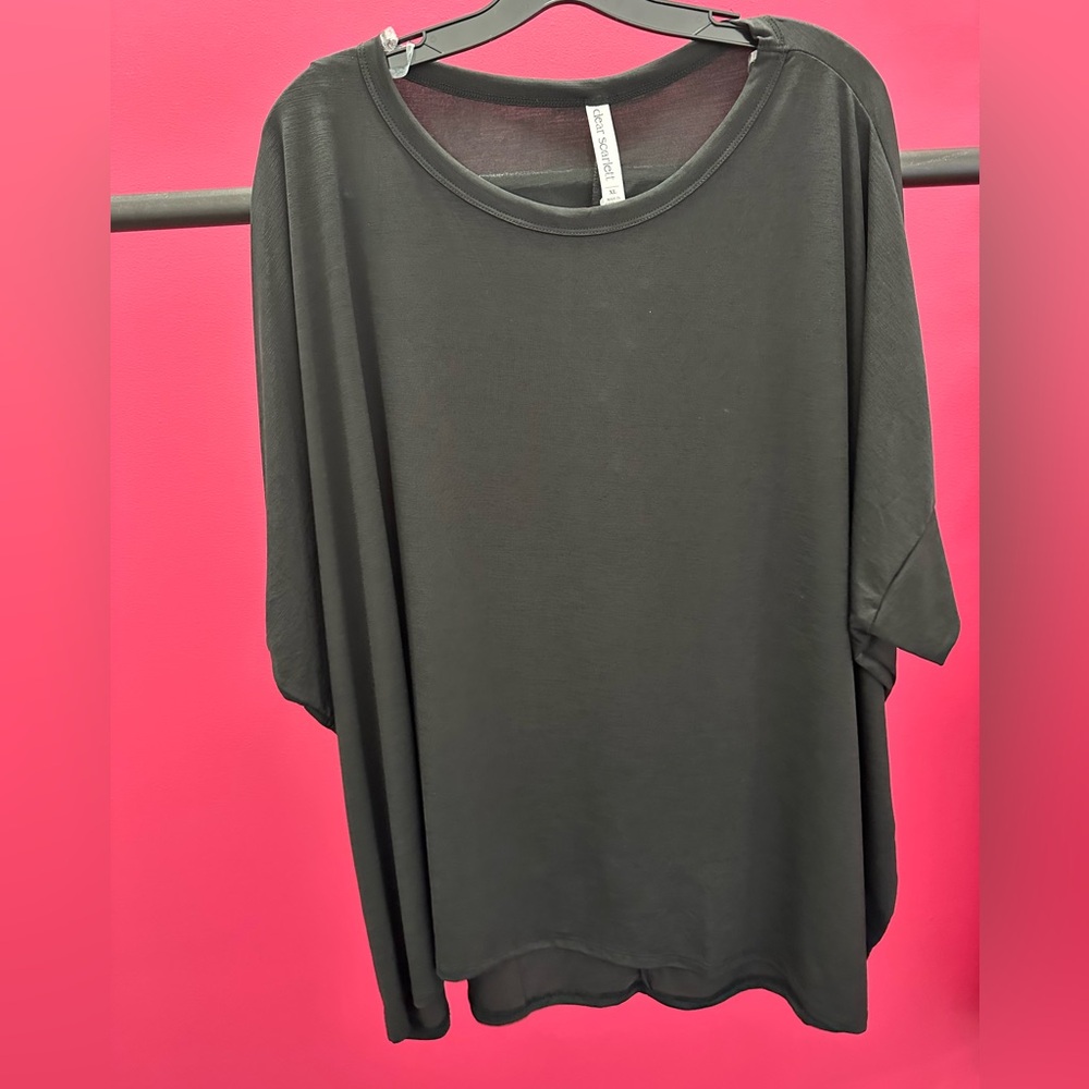 Dear Scarlett Black 🖤 Top! Everyone needs a “LBT” Little Black Top! This is it!